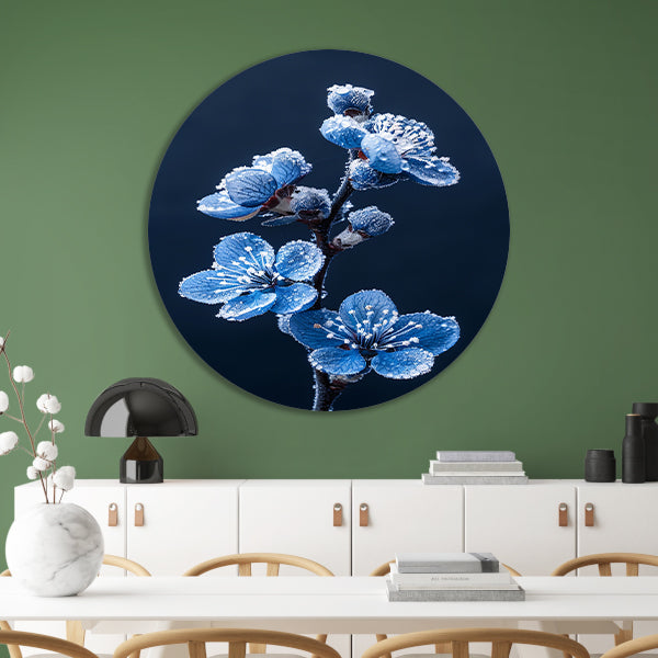 Blauwe bloemen met ijskristallen in close-up forex muurcirkel