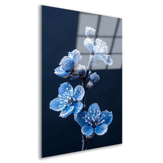 Blauwe bloemen met ijskristallen in close-up acrylglas