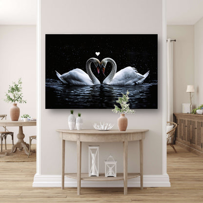 Twee zwanen vormen een hart in water canvas met baklijst