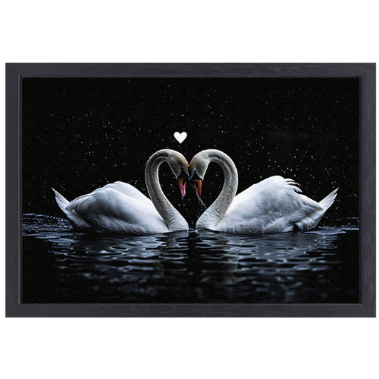 Twee zwanen vormen een hart in water canvas met baklijst