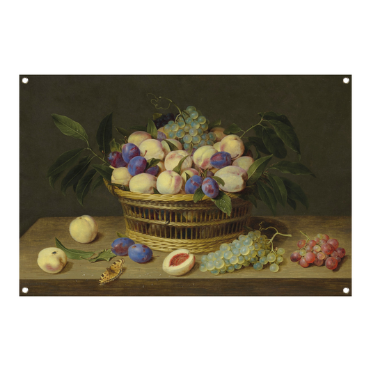 Perziken, pruimen en druiven in een rieten mand, met fruit en een vlinder op een houten tafel - Jacob van Hulsdonck tuinposter