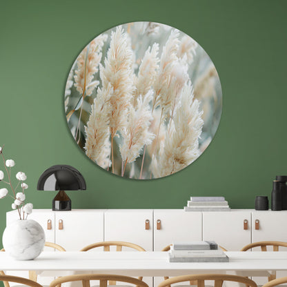 Zachte pluimen in een serene omgeving aluminium muurcirkel