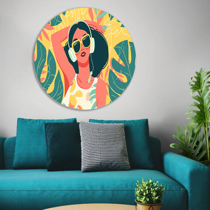 Kleurrijke vrouw met koptelefoon in relaxmodus   aluminium muurcirkel
