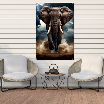 Olifant doorstaat woeste storm tuinposter