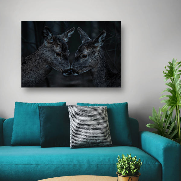 Twee herten in een donker bos canvas met baklijst