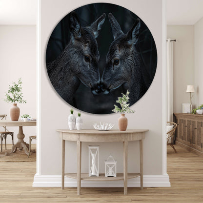 Twee herten in een donker bos aluminium muurcirkel