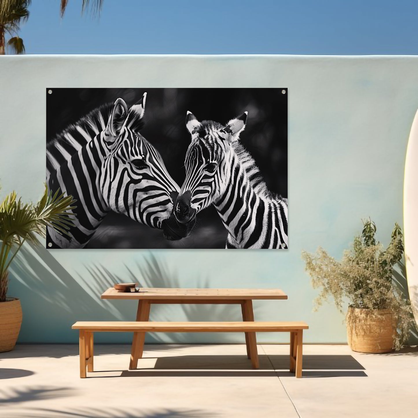 Intieme ontmoeting zebra moeder en jong tuinposter
