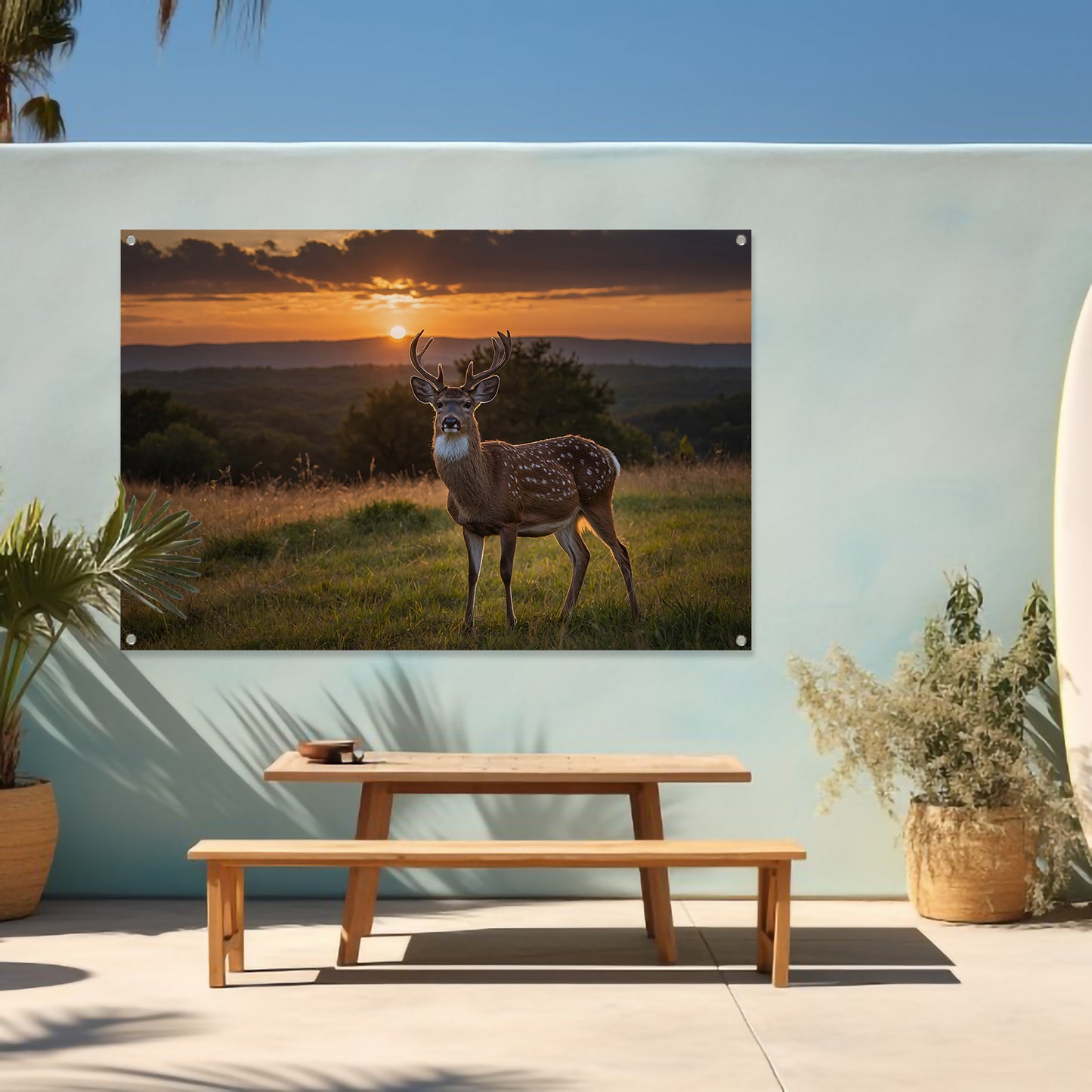 Hert in grasveld bij zonsondergang tuinposter