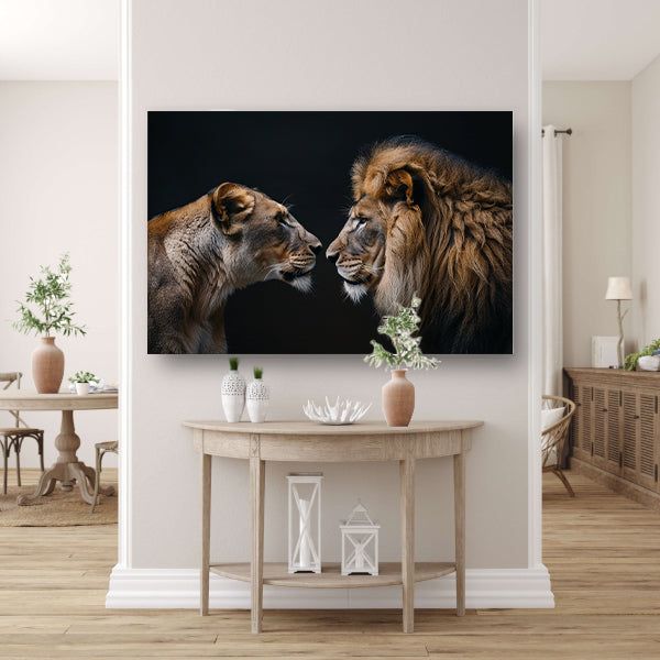 Leeuw en leeuwin in intense ontmoeting canvas met baklijst