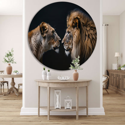 Leeuw en leeuwin in intense ontmoeting aluminium muurcirkel