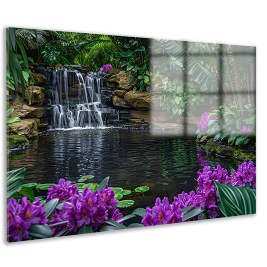 Tropische waterval omgeven door weelderig groen en bloemen acrylglas