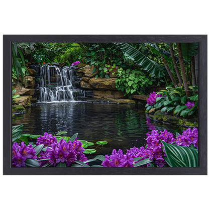 Tropische waterval omgeven door weelderig groen en bloemen canvas met baklijst