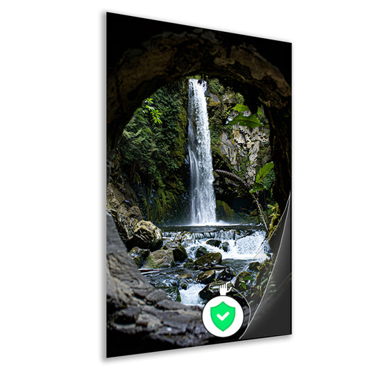 Waterval door Stenen Raam in Natuur poster