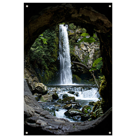 Waterval door Stenen Raam in Natuur tuinposter