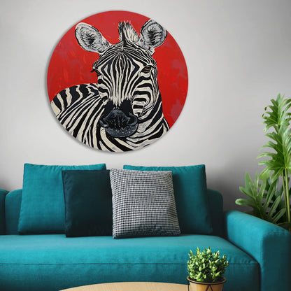 Zebra tegen een levendige rode achtergrond forex muurcirkel