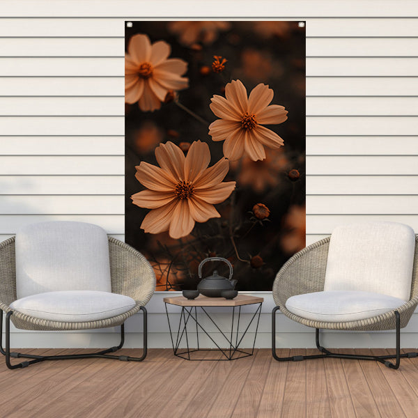 Close-up van bruine bloemen in de schemering tuinposter