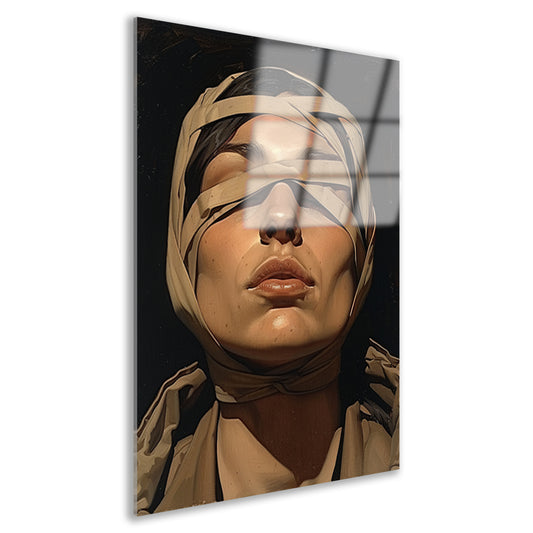 Vrouw met verband over ogen in surrealistische stijl acrylglas