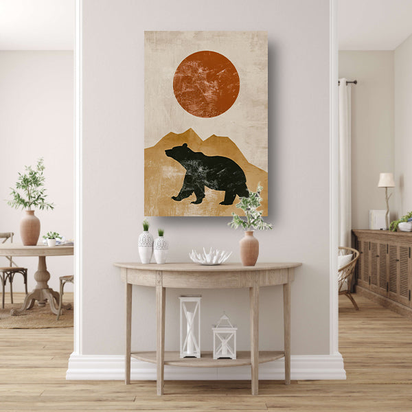 Minimalistische weergave van beer en bergen bij zonsondergang poster