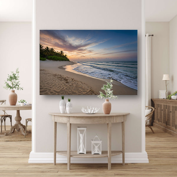 Prachtige zonsondergang aan rustig strand poster