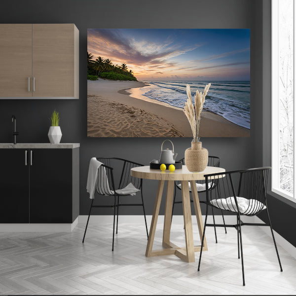Prachtige zonsondergang aan rustig strand poster