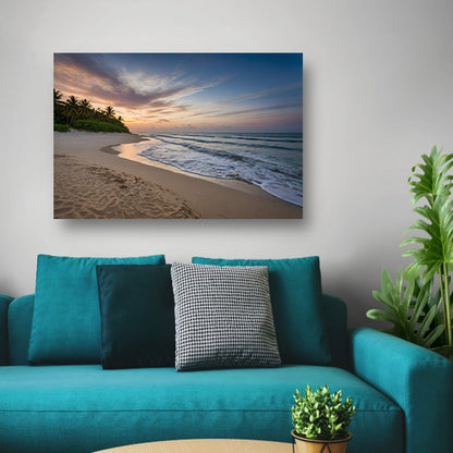Prachtige zonsondergang aan rustig strand poster