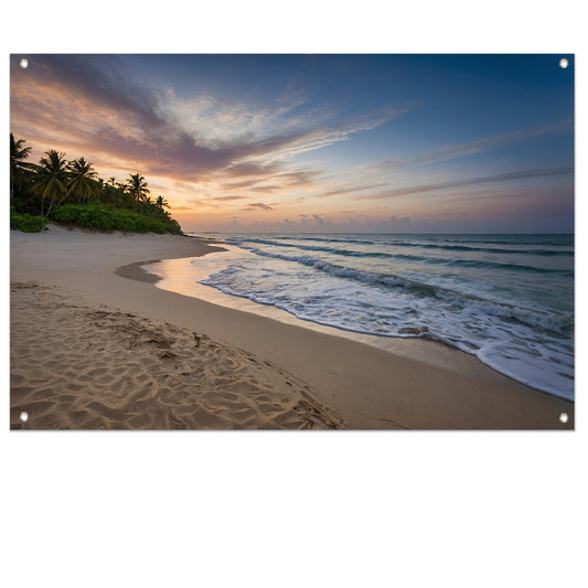 Prachtige zonsondergang aan rustig strand tuinposter