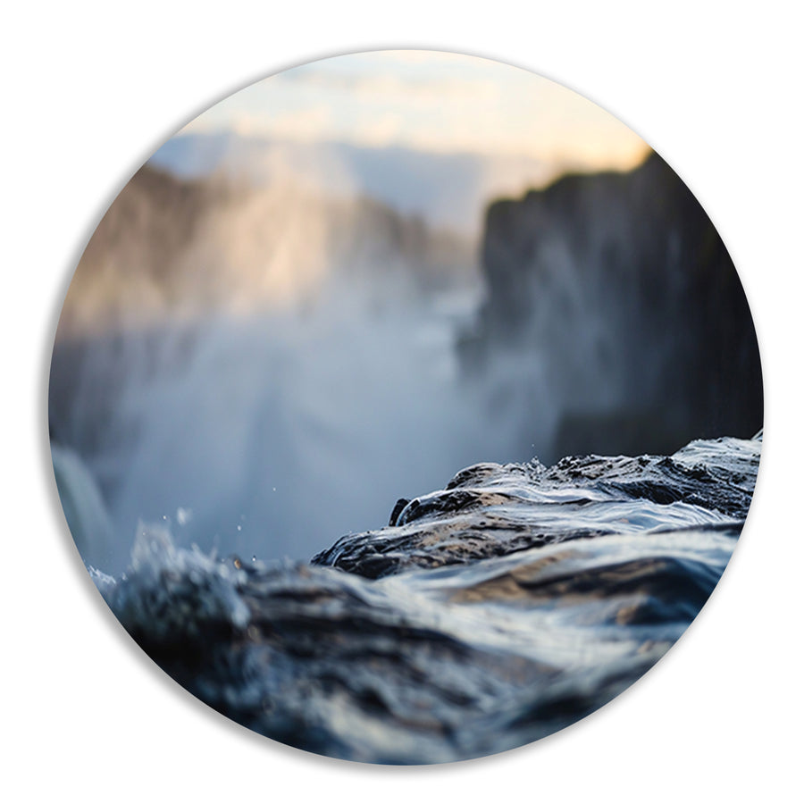 Waterval met nevelige achtergrond en rotsen forex muurcirkel