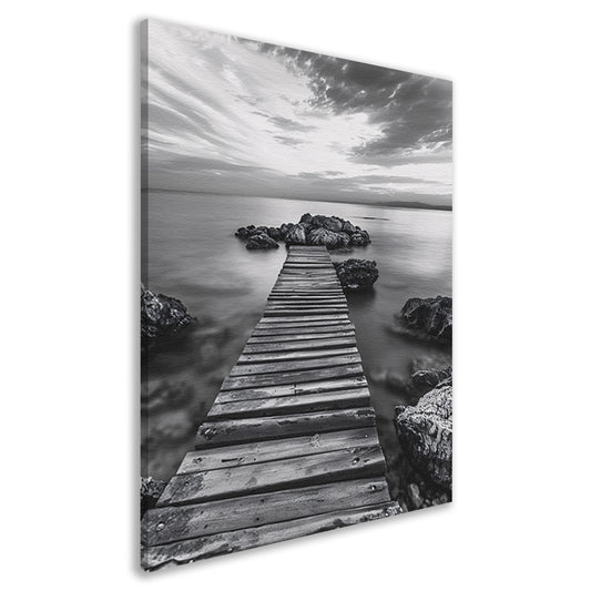 Houten steiger bij zee tijdens bewolkte zonsopkomst canvas