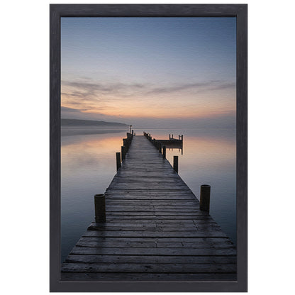Houten Steiger Mistige Dageraad Stille Zee canvas met baklijst