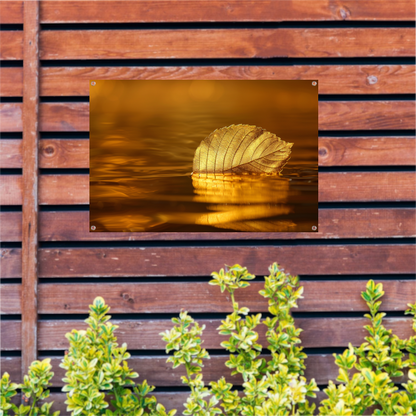 Gouden blad op kalme wateren bij zonsondergang tuinposter