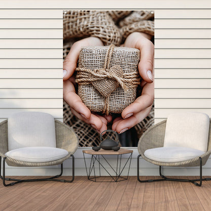 Rustiek ingepakt cadeau met hartaccent tuinposter