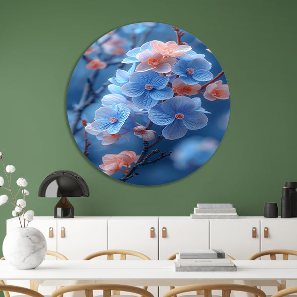 Blauwe bloemen in bloei aan takken aluminium muurcirkel