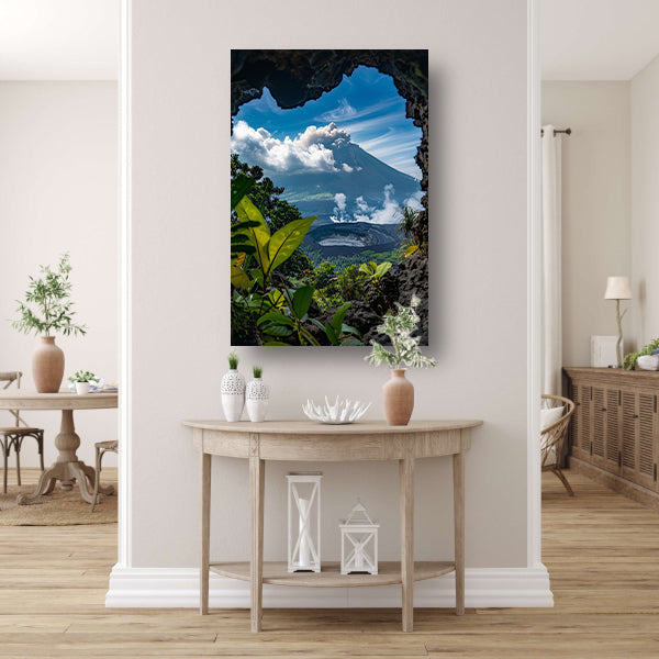 Vulkaan omlijst door bladeren canvas