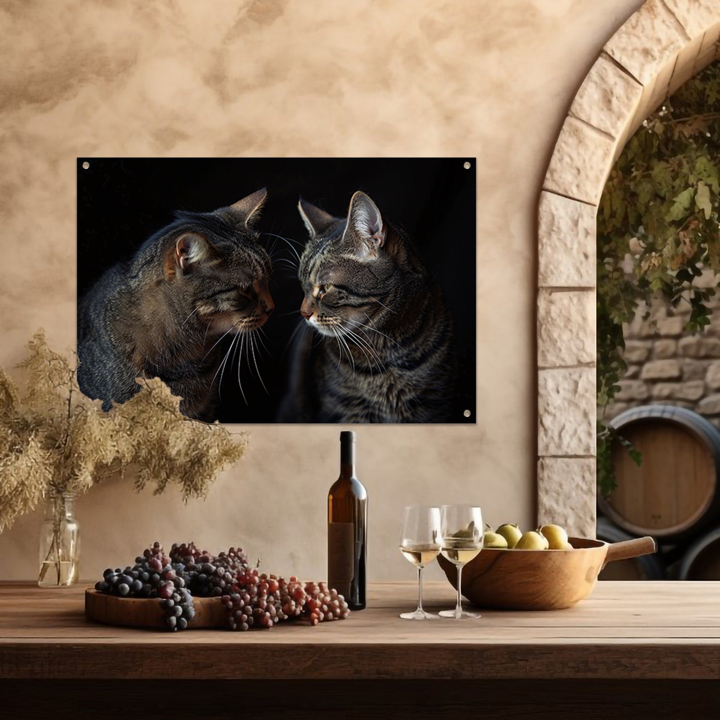 Twee katten in een donkere omgeving tuinposter