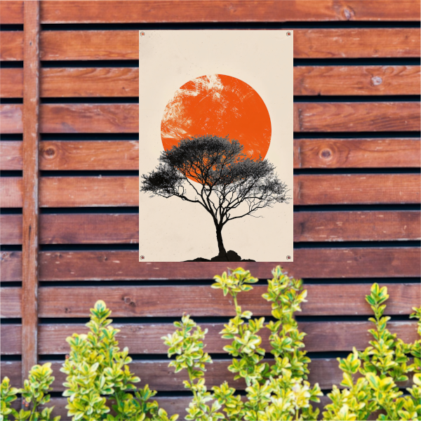 Boom silhouet tegen oranje zonsondergang achtergrond tuinposter