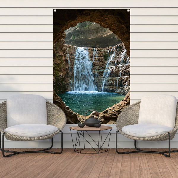 Waterval door Stenen Raam in Natuur tuinposter