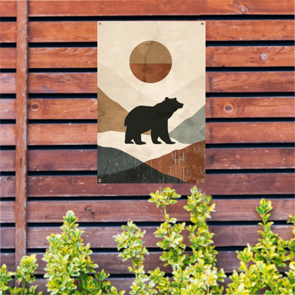 Beer in abstract landschap met geometrische zon tuinposter