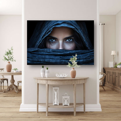 Mysterieuze Vrouw in Textielomhulsel canvas