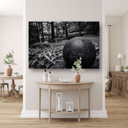 Zwarte bol in een wazig boslandschap canvas