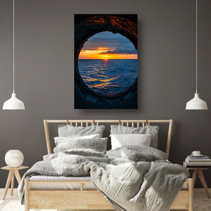 Zeezicht bij zonsondergang door patrijspoort acrylglas