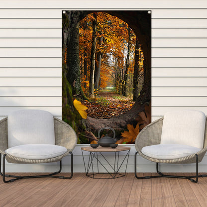 Herfstbos door een holle boom tuinposter