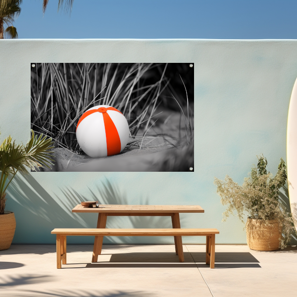 Minimalistische strandbal op het zand tuinposter