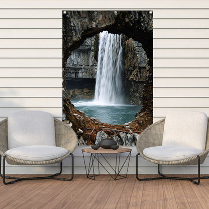 Waterval door Stenen Raam in Natuur tuinposter