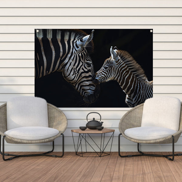 Intiem moment tussen twee zebras tuinposter