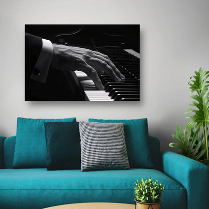 Hand speelt piano in zwart-wit foto poster