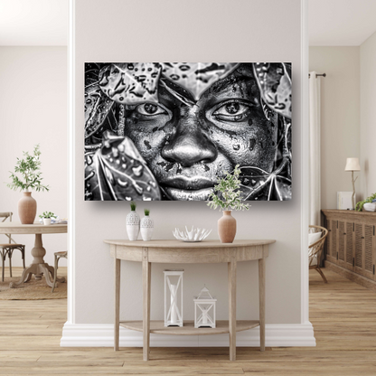 Gezicht Verborgen Tussen Natte Bladeren canvas