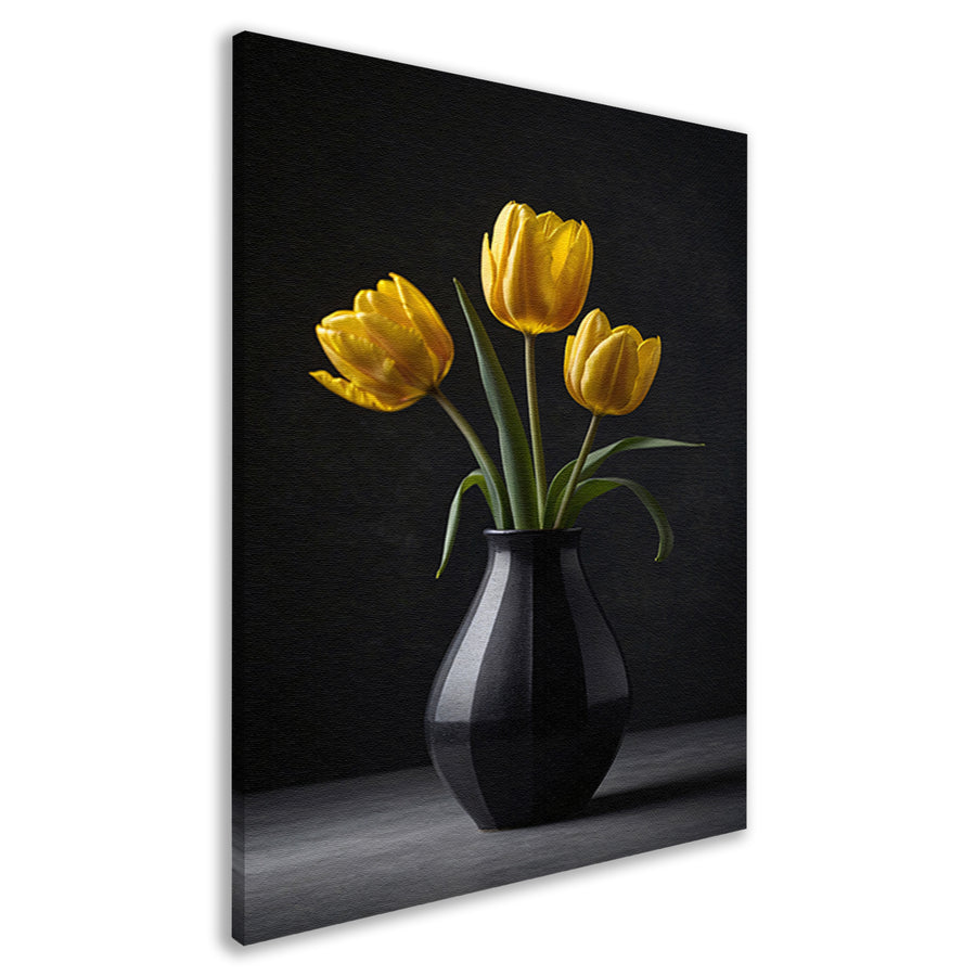 Gele tulpen in een elegante zwarte vaas canvas