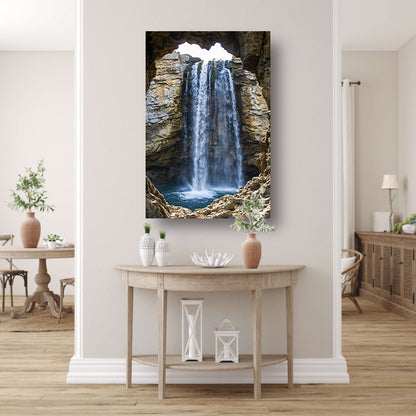 Waterval omlijst door rotsvenster poster