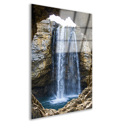 Waterval omlijst door rotsvenster acrylglas