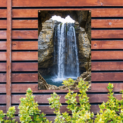 Waterval omlijst door rotsvenster tuinposter